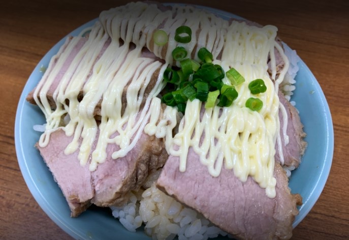 横浜ラーメン 武蔵家 北千住店のからしマヨチャーシュー丼です。